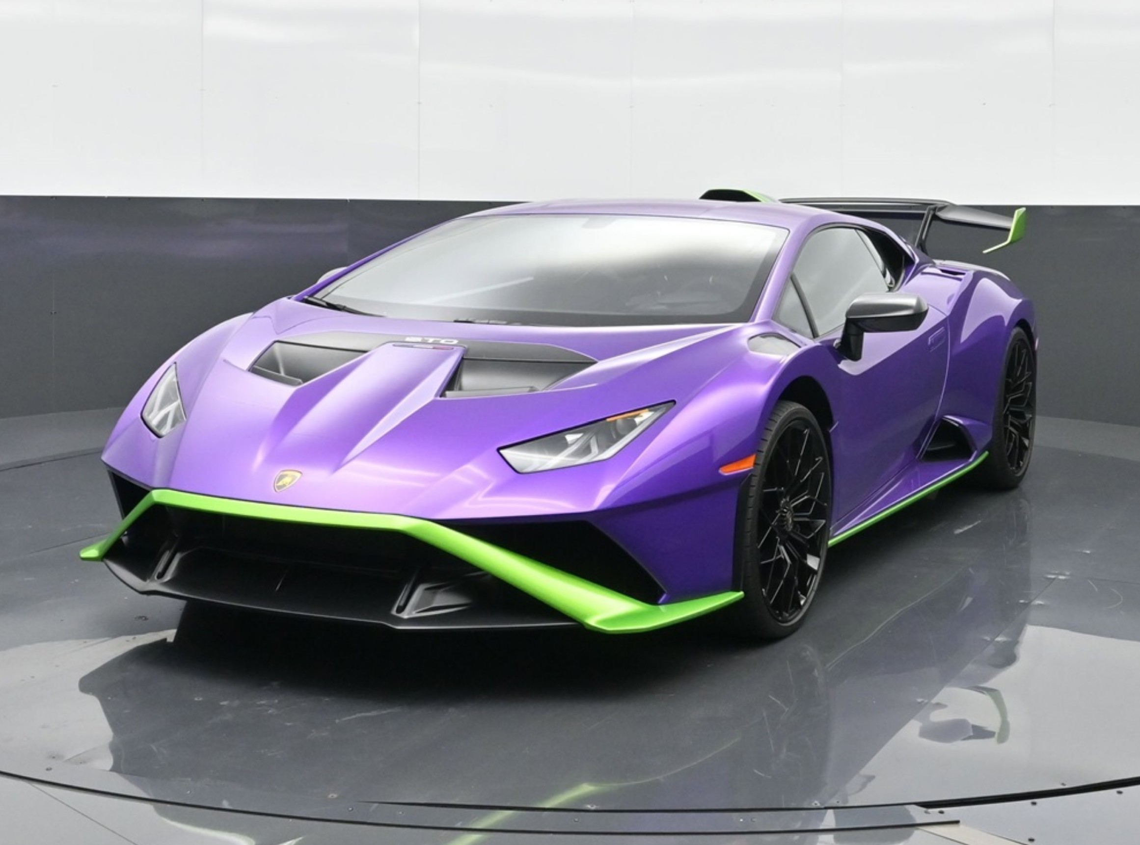 Lamborghini   Huracan STO Base 2024