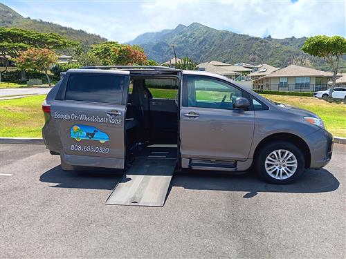 TOYOTA SIENNA 2017