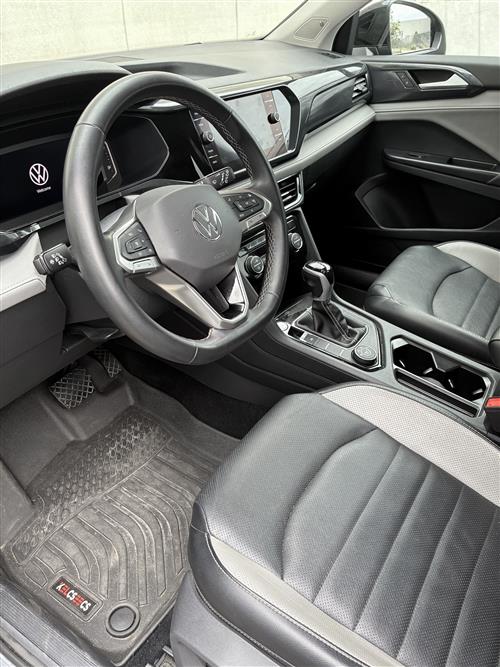 VOLKSWAGEN Taos