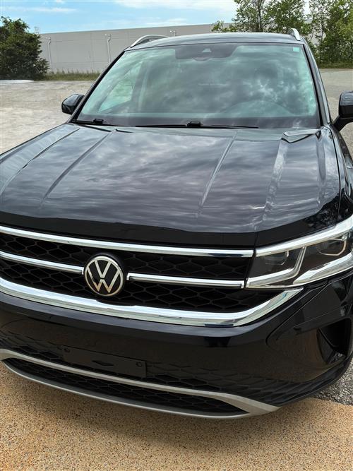VOLKSWAGEN Taos - Black