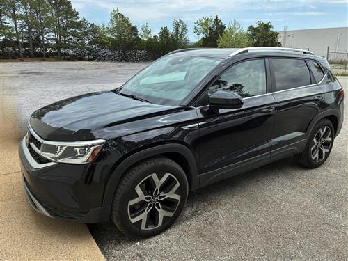 VOLKSWAGEN Taos - Black